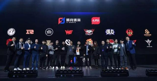 电竞比赛团战精彩瞬间重温